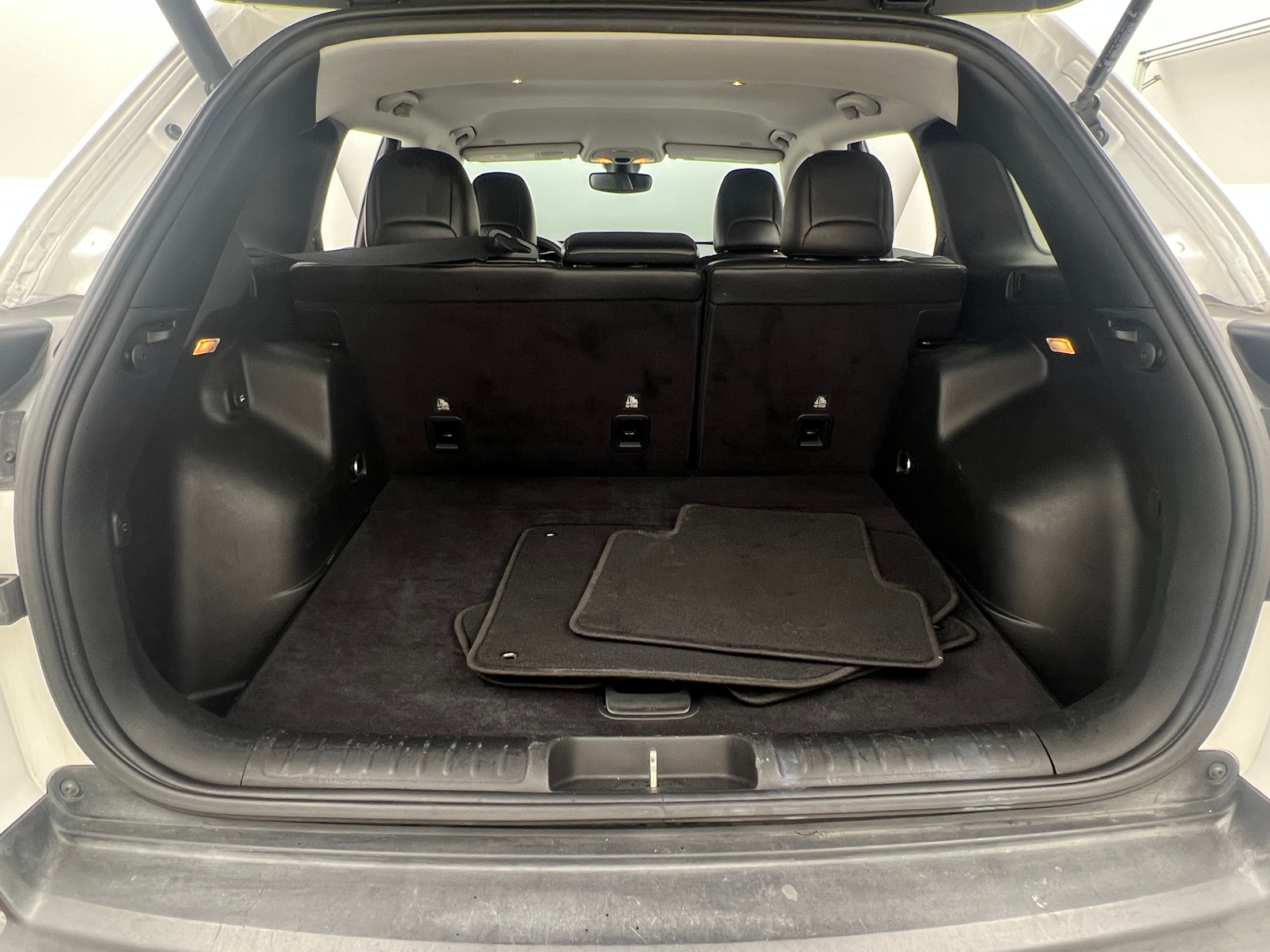 Thumbnail: 2019 Jeep Cherokee - 7