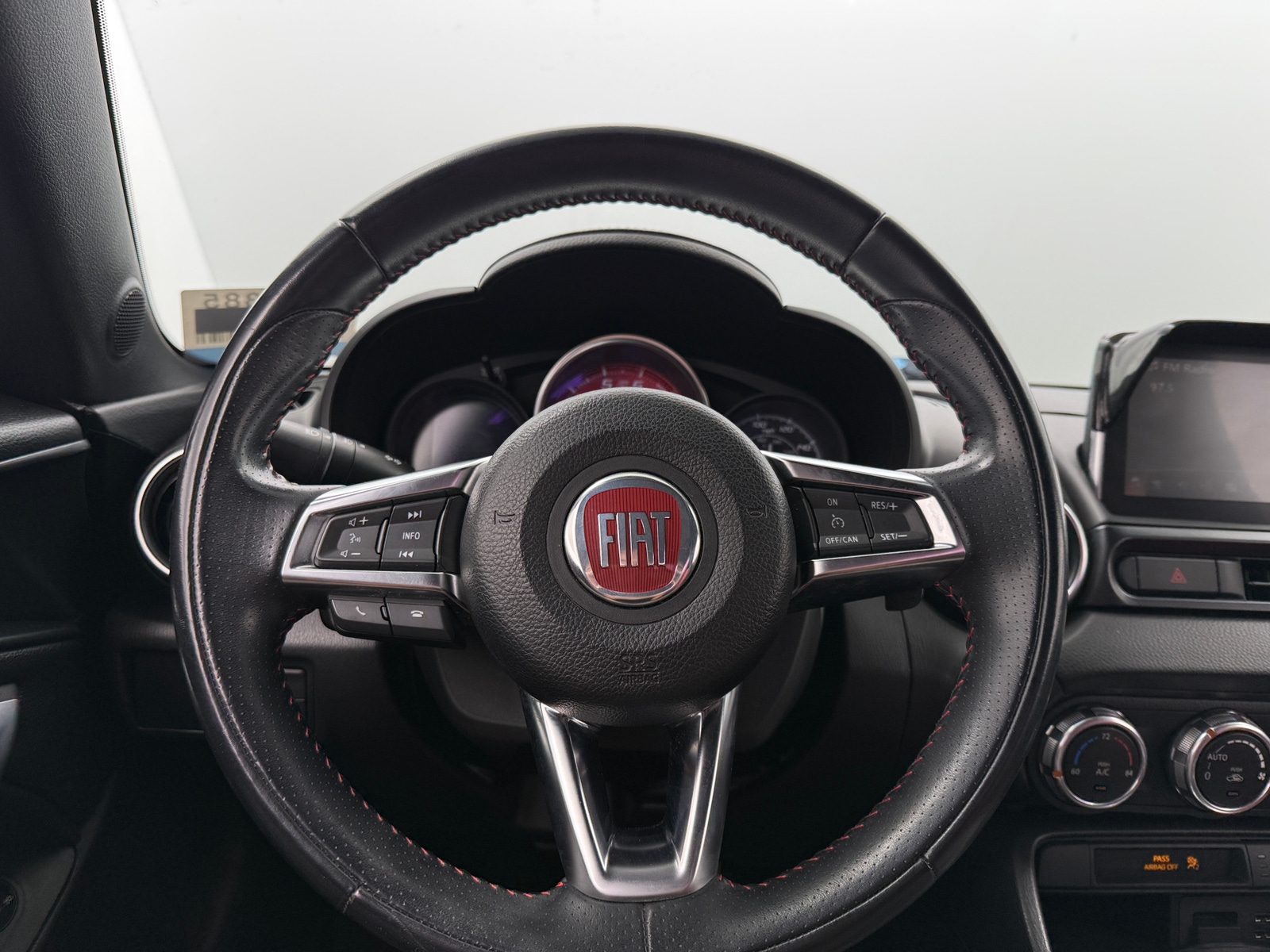 Thumbnail: 2017 Fiat 124 Spider - 4