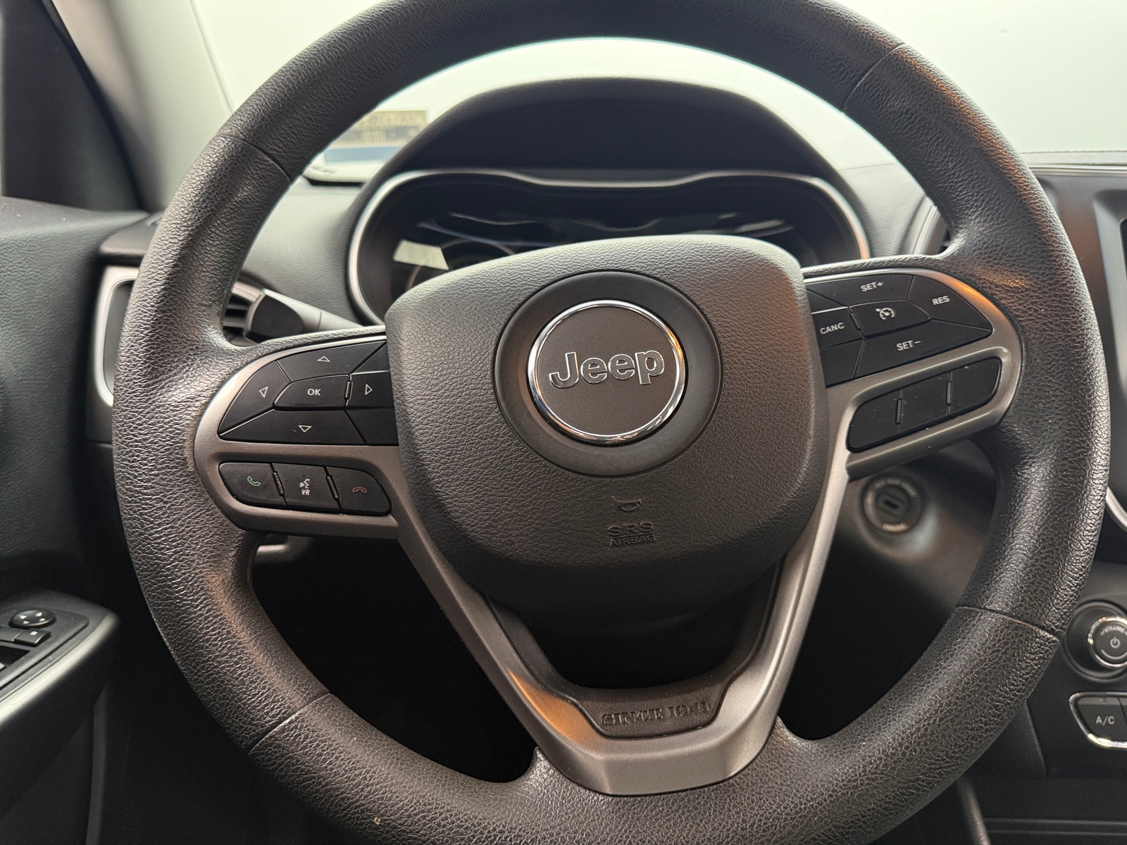 Thumbnail: 2019 Jeep Cherokee - 5