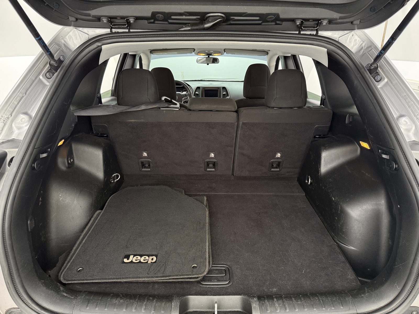 Thumbnail: 2019 Jeep Cherokee - 7