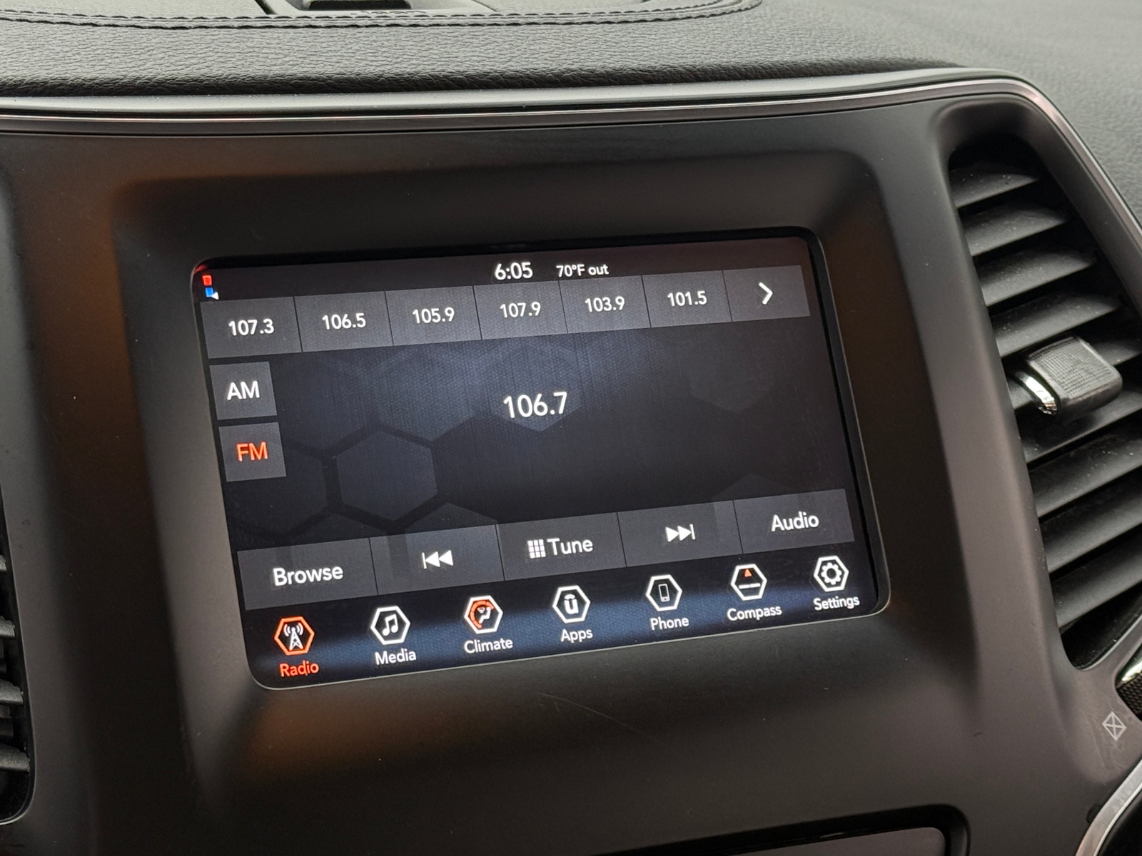 Thumbnail: 2019 Jeep Cherokee - 4