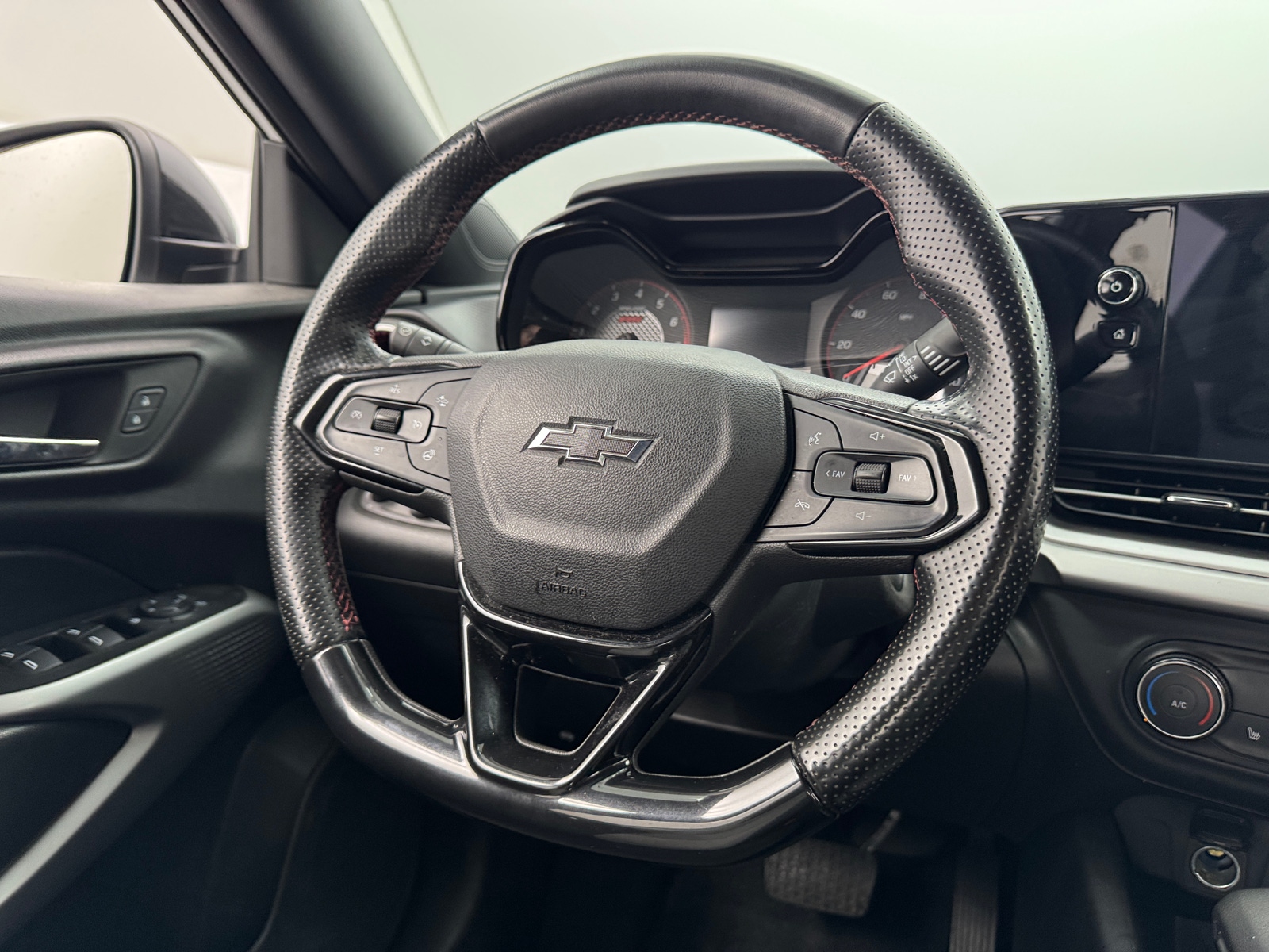Thumbnail: 2024 Chevrolet Trax - 5