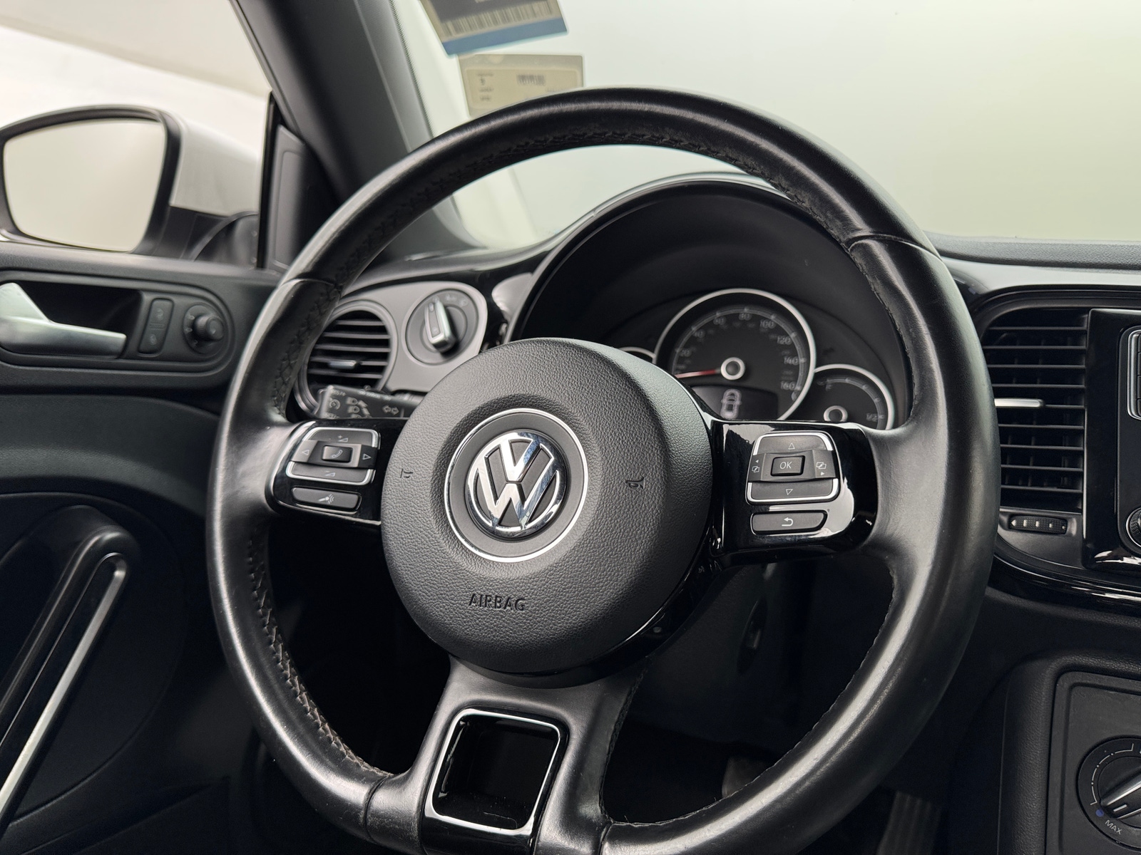 Thumbnail: 2018 Volkswagen Beetle - 4