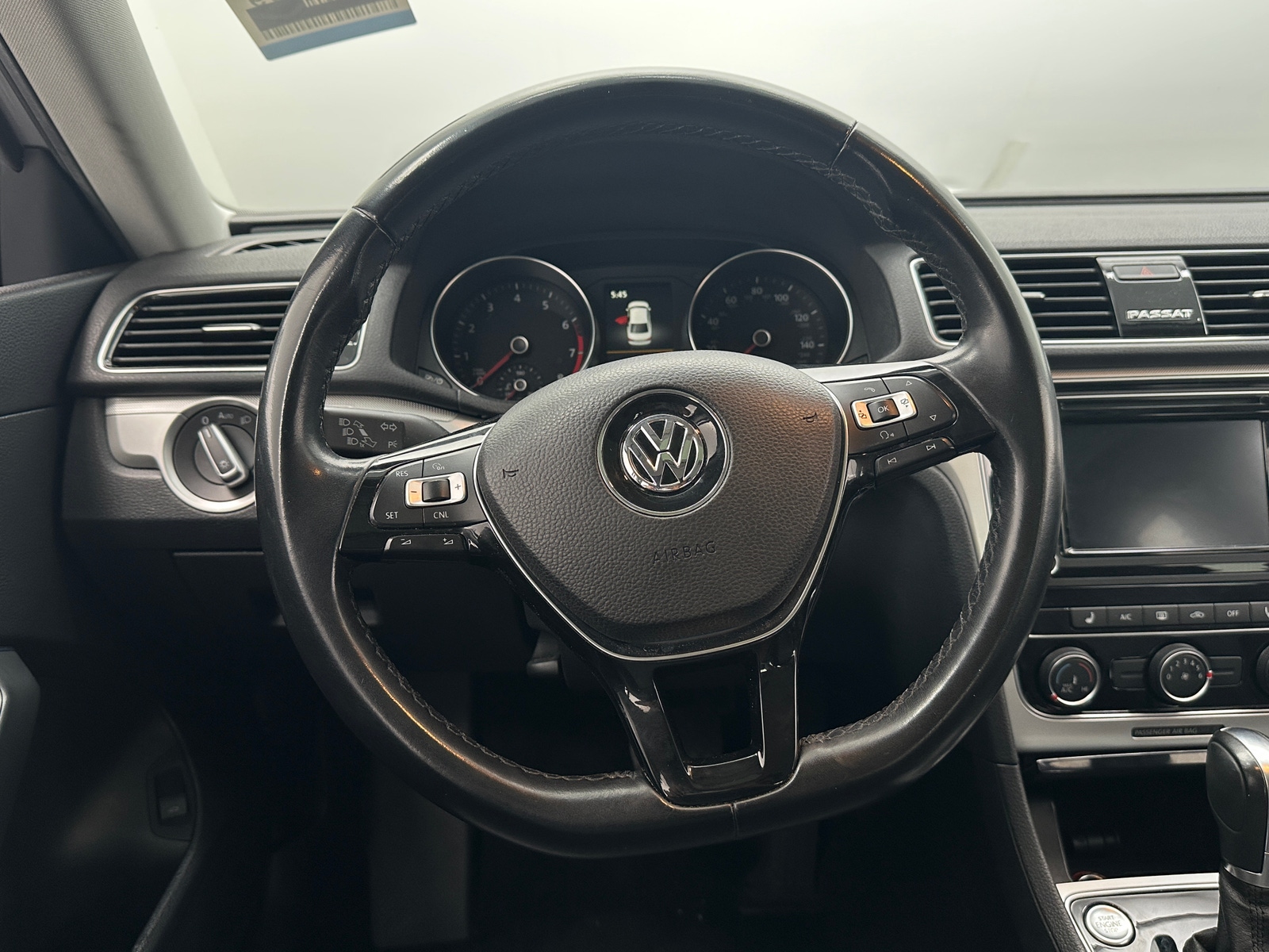 Thumbnail: 2019 Volkswagen Passat - 4