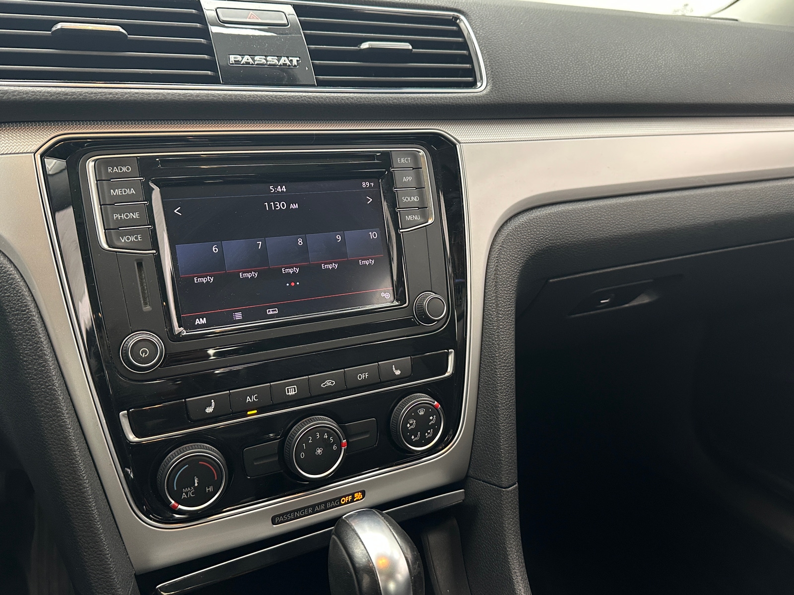 Thumbnail: 2019 Volkswagen Passat - 3