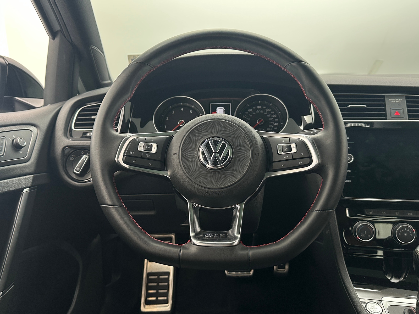 Thumbnail: 2020 Volkswagen Golf - 4
