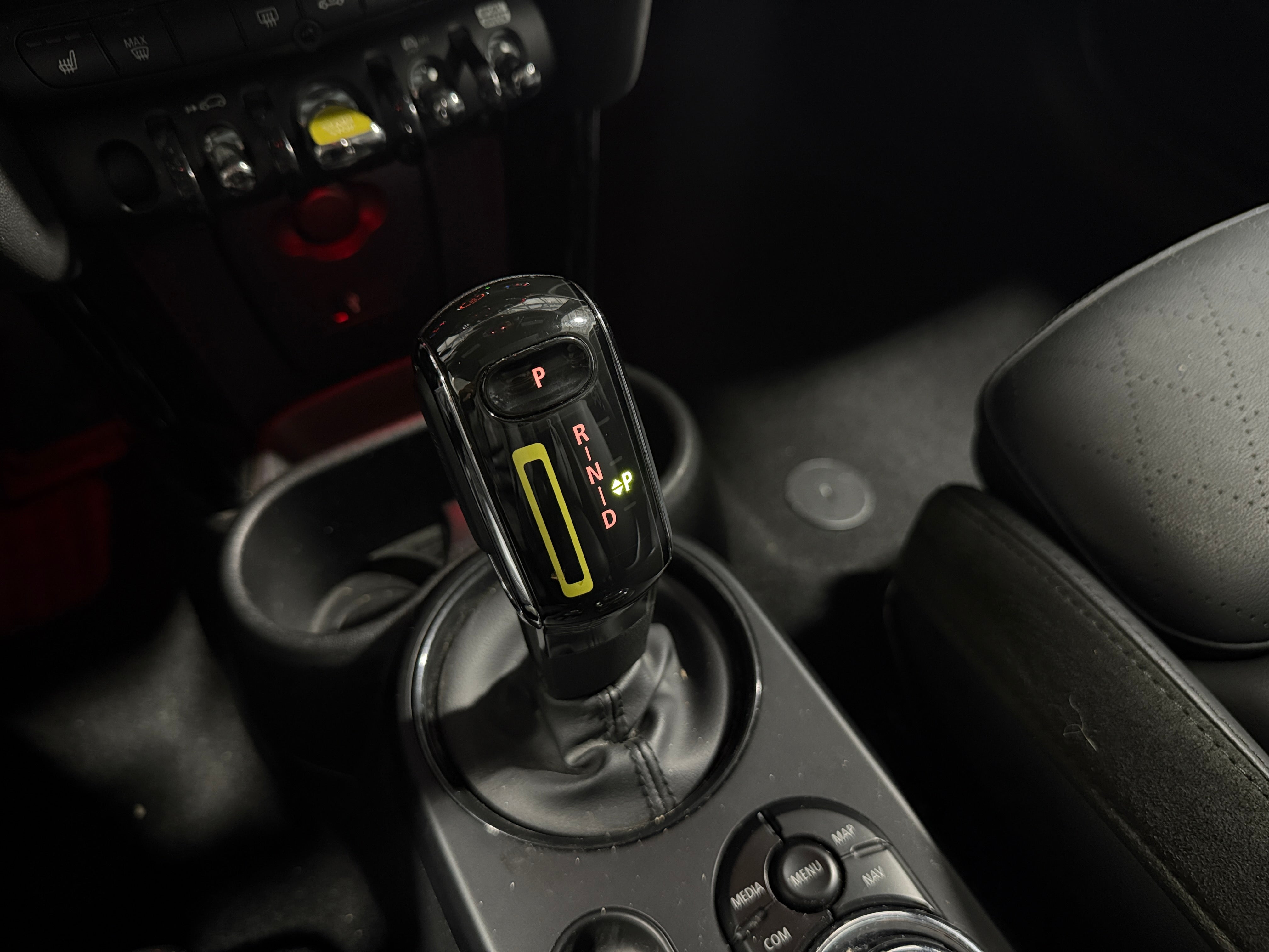 Used 2022 MINI Hardtop 2 Door SE with VIN WMW13DJ05N2S07896 for sale in Oak Creek, WI