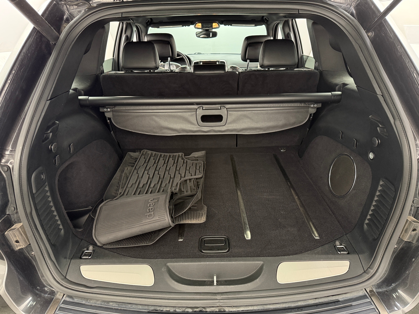 Thumbnail: 2017 Jeep Grand Cherokee - 6