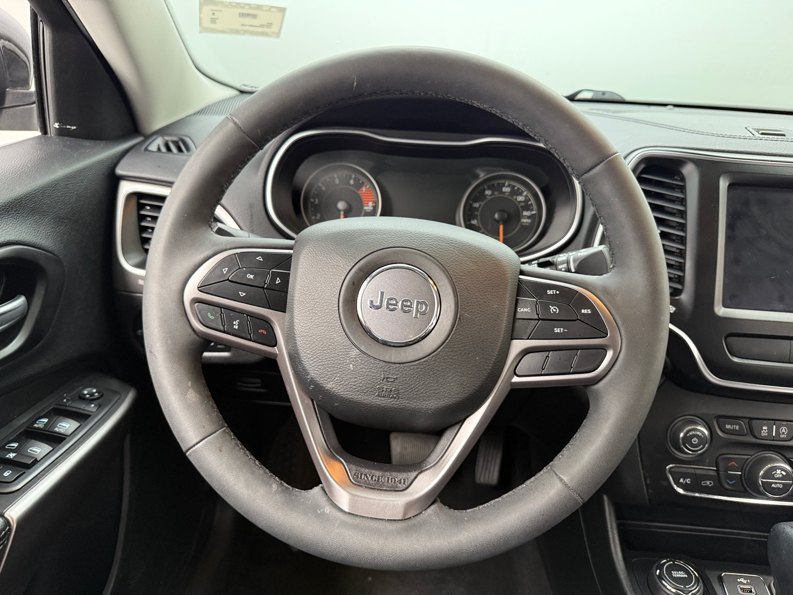 Thumbnail: 2022 Jeep Cherokee - 4