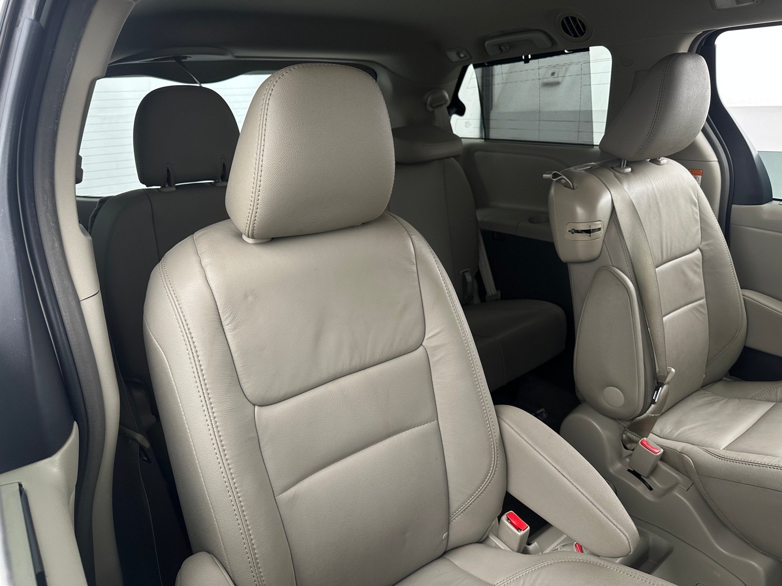 Thumbnail: 2017 Toyota Sienna - 5