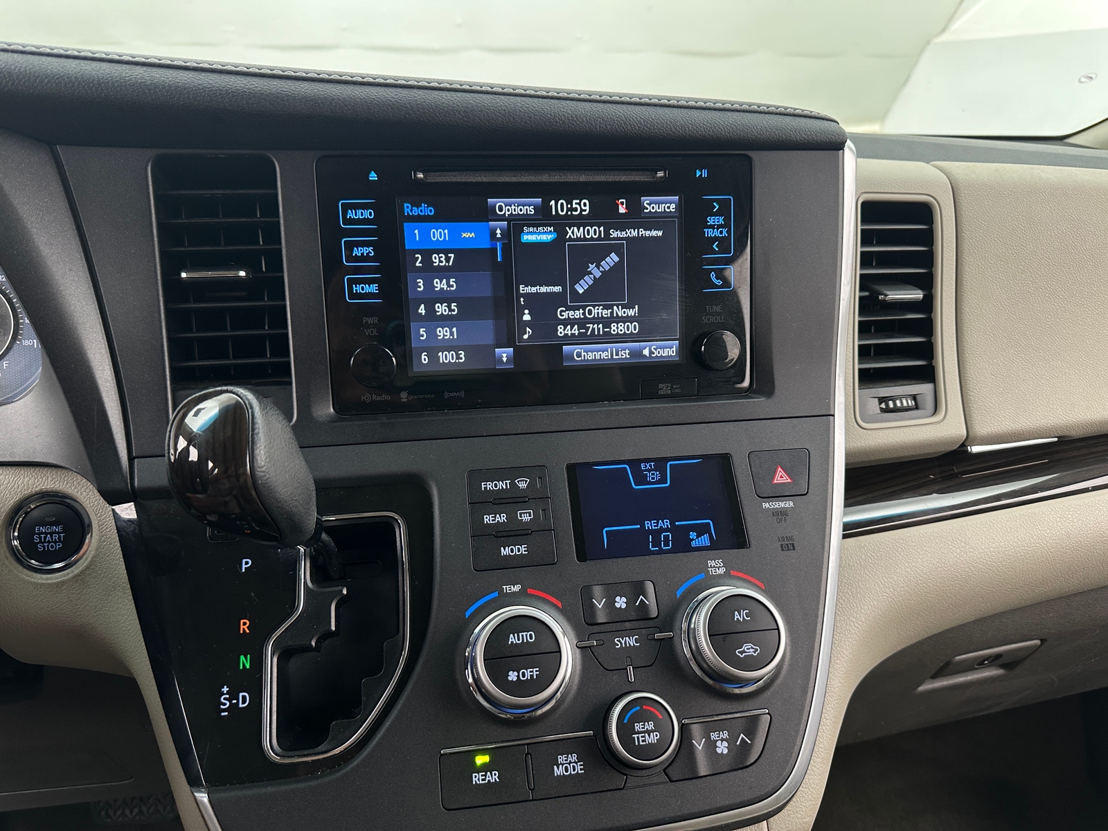 Thumbnail: 2017 Toyota Sienna - 3