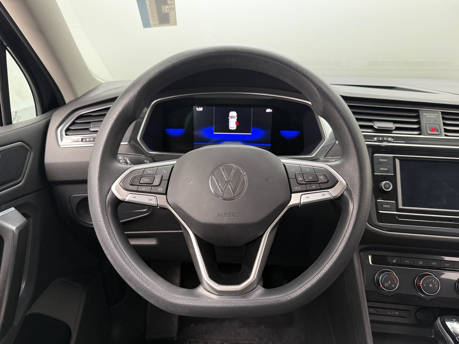 Thumbnail: 2022 Volkswagen Tiguan - 5