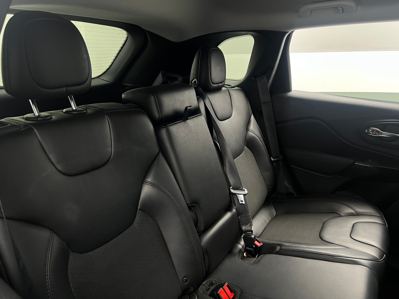 Thumbnail: 2019 Jeep Cherokee - 6