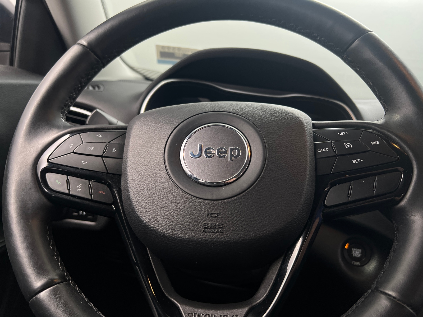 Thumbnail: 2019 Jeep Cherokee - 5