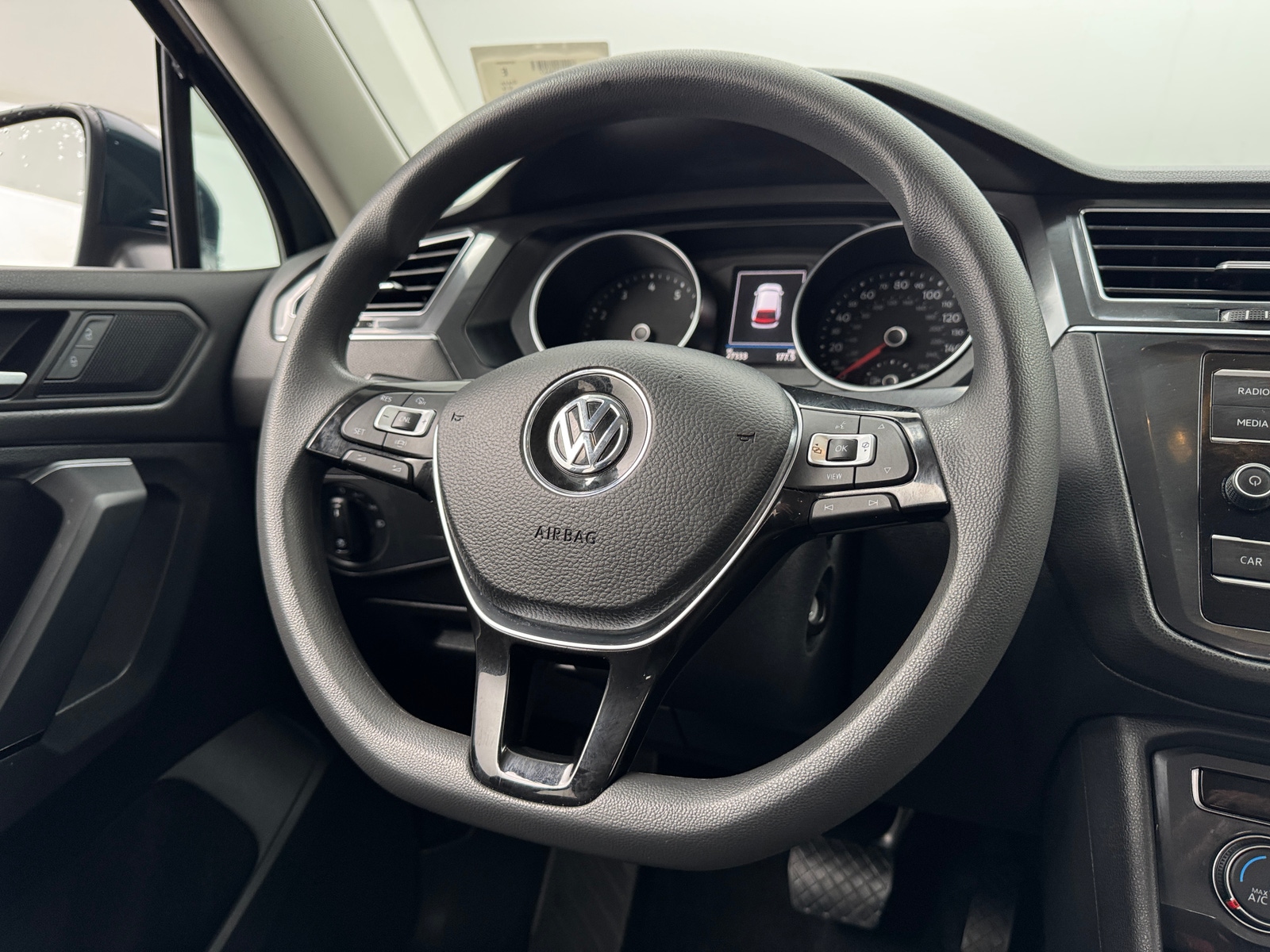 Thumbnail: 2019 Volkswagen Tiguan - 5