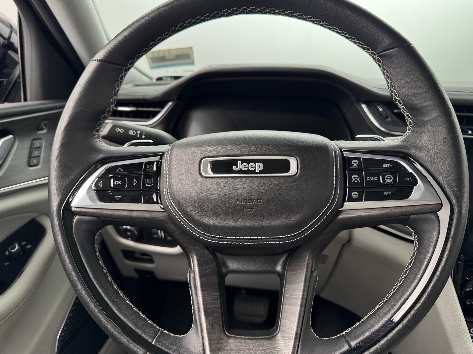 Thumbnail: 2022 Jeep Grand Cherokee - 4