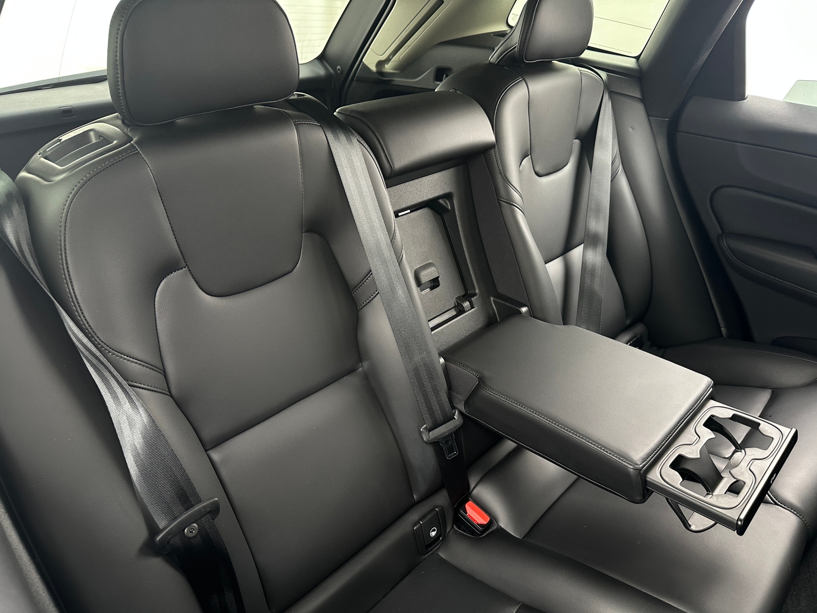 Thumbnail: 2025 Volvo XC60 - 6