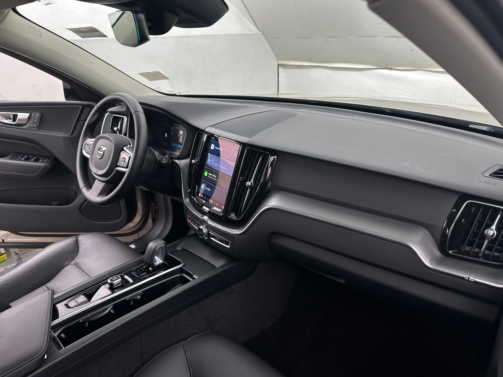 Thumbnail: 2025 Volvo XC60 - 3