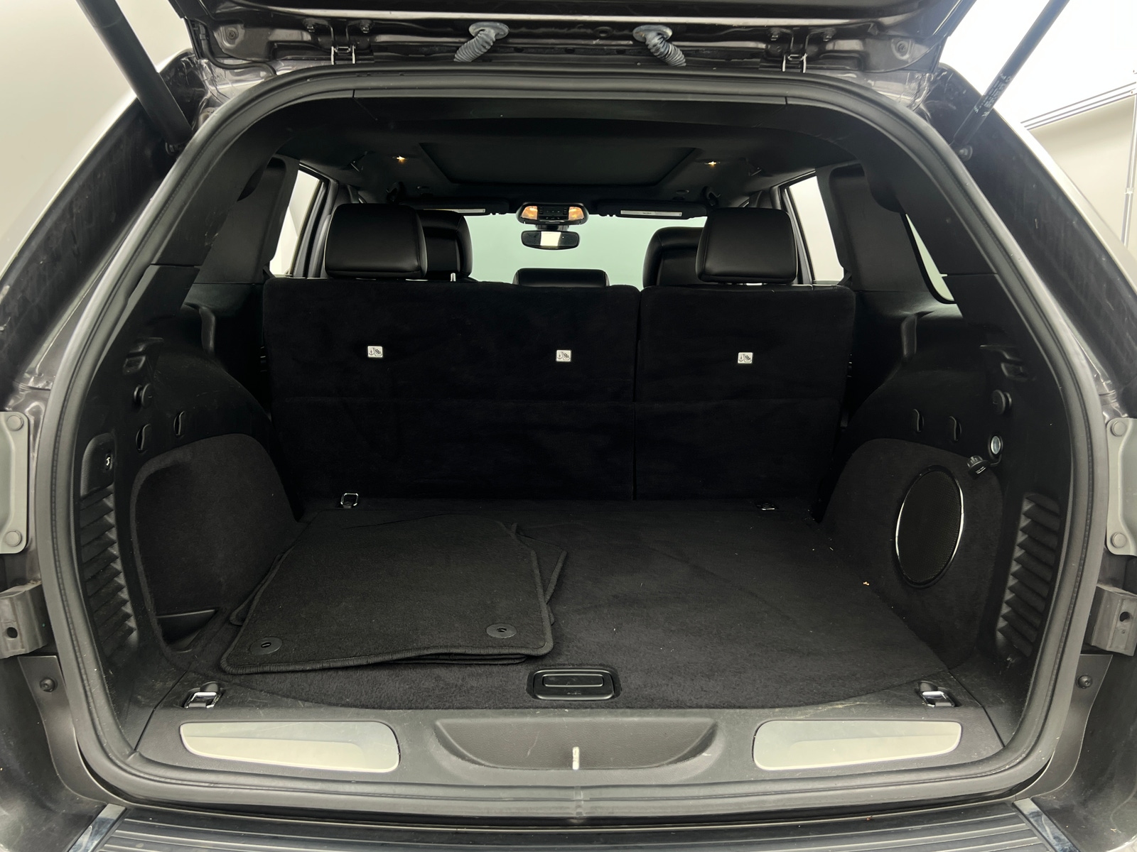 Thumbnail: 2019 Jeep Grand Cherokee - 6