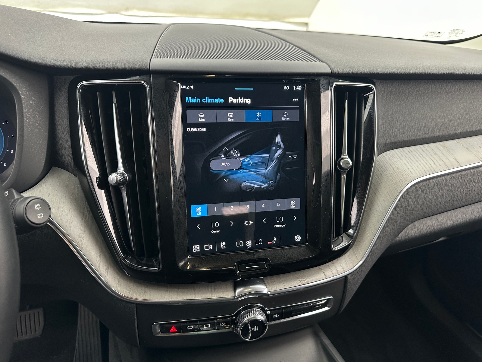 Thumbnail: 2025 Volvo XC60 - 3