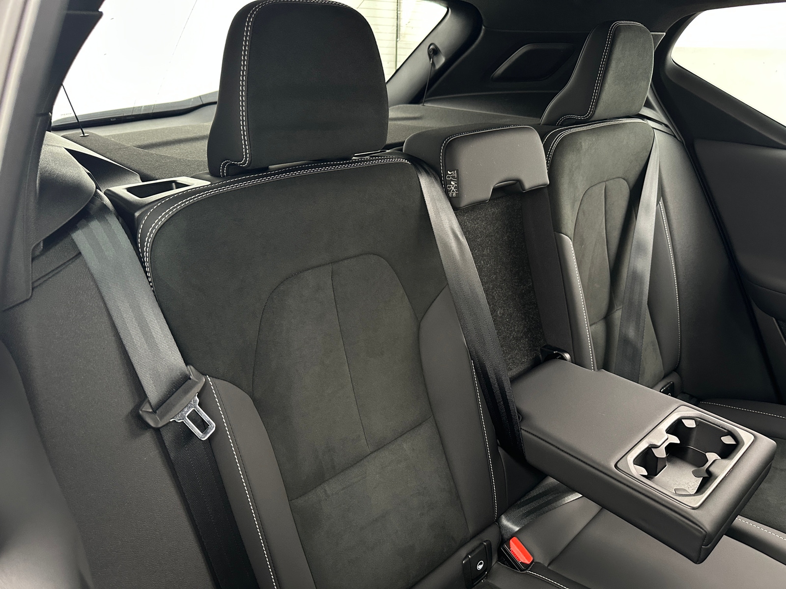 Thumbnail: 2025 Volvo XC40 - 5