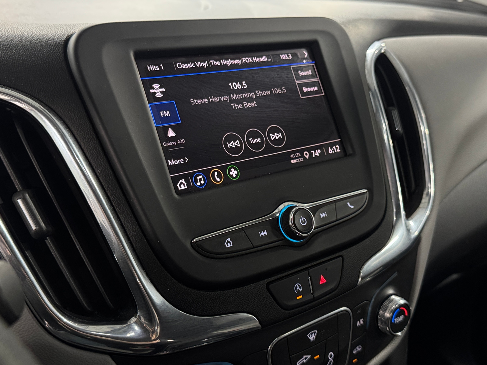 Thumbnail: 2022 Chevrolet Equinox - 4