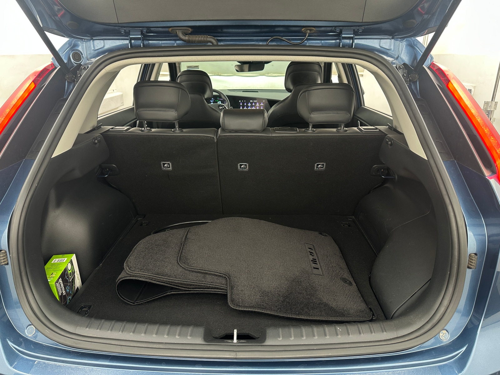 Thumbnail: 2023 Kia Niro - 7