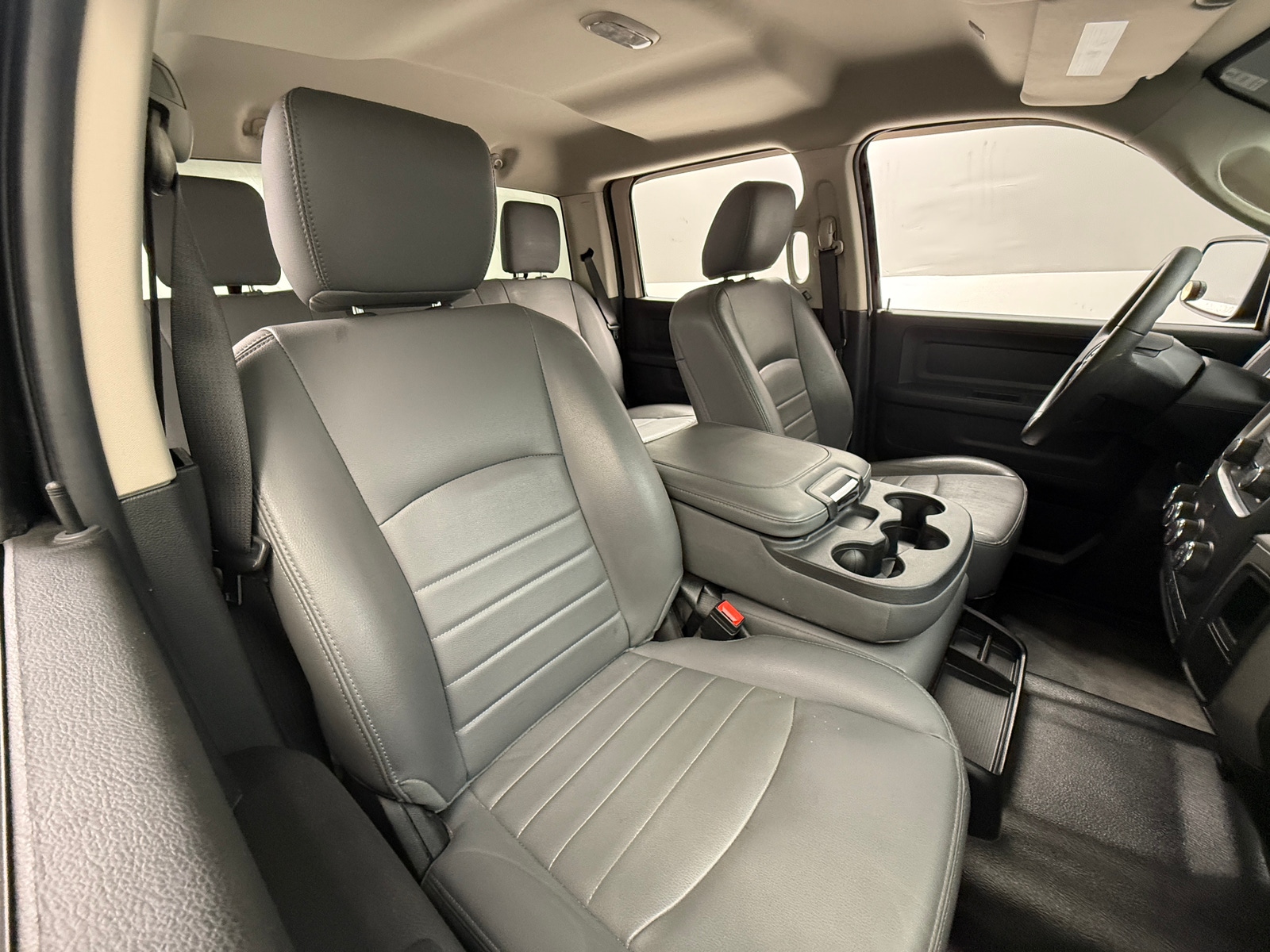 Thumbnail: 2020 RAM 1500 Classic - 2