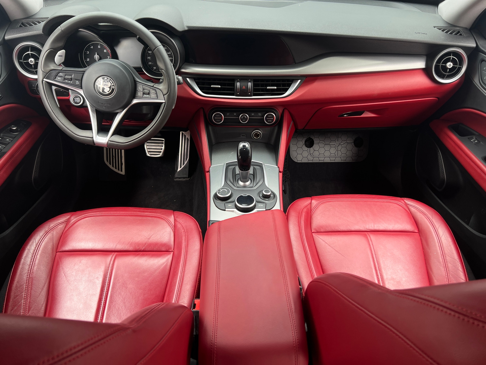 Thumbnail: 2018 Alfa Romeo Stelvio - 2