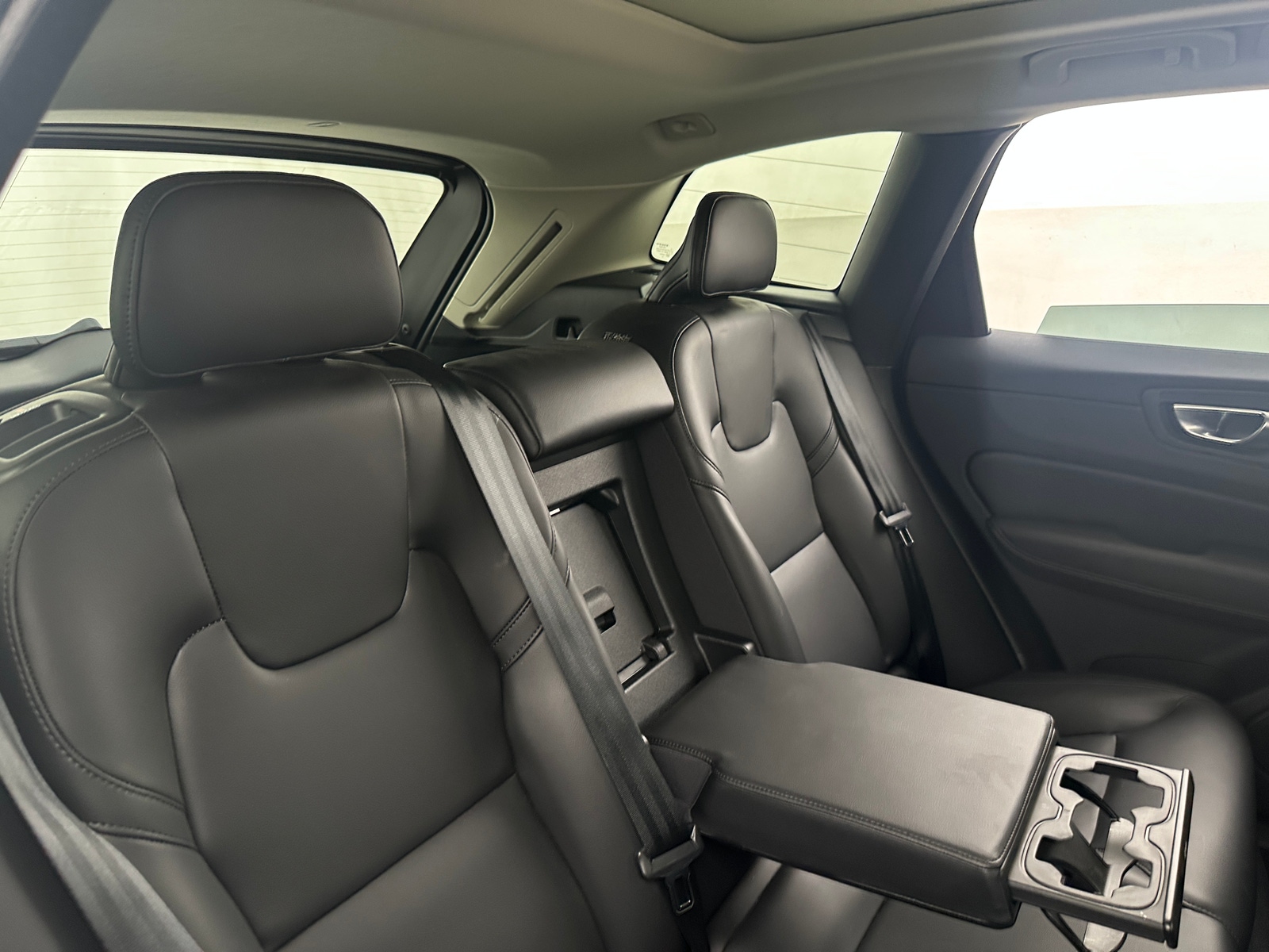 Thumbnail: 2025 Volvo XC60 - 6