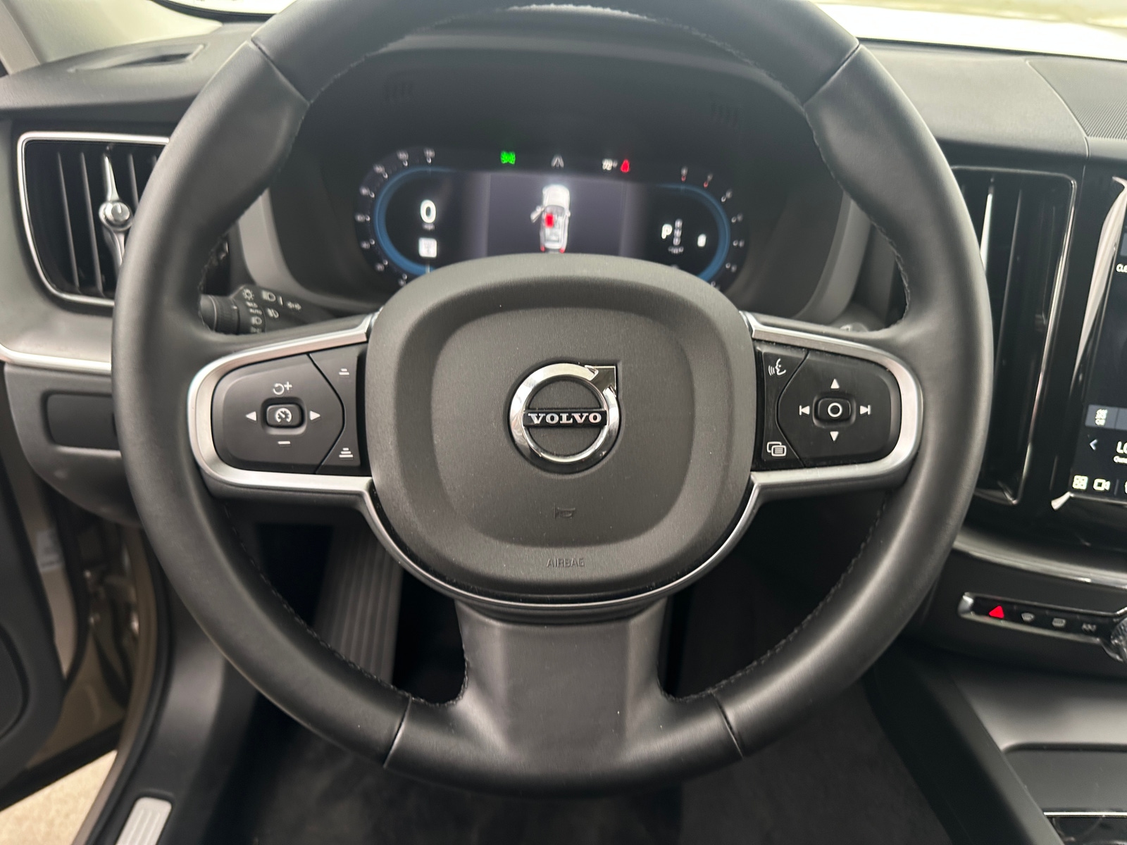 Thumbnail: 2025 Volvo XC60 - 5
