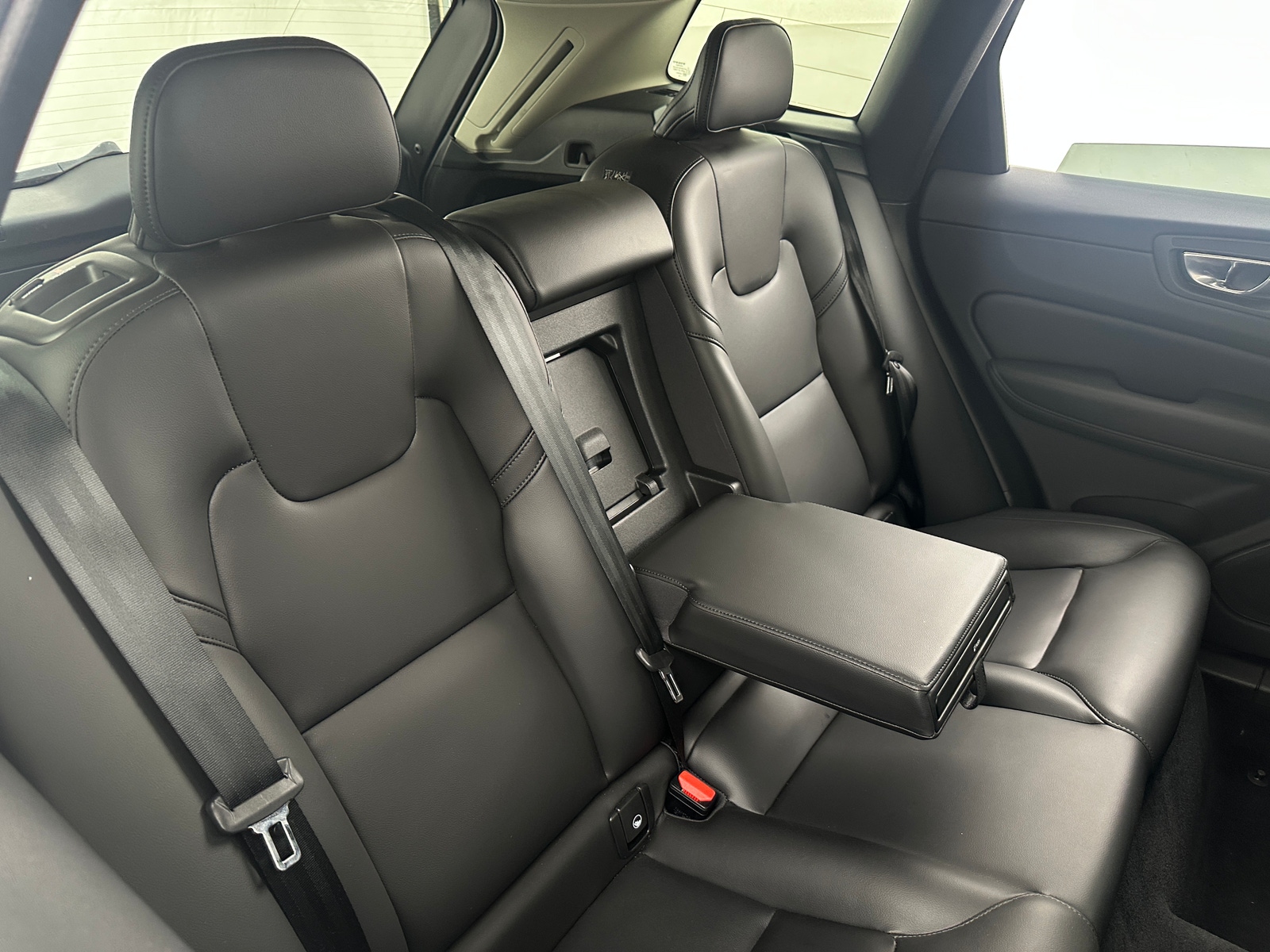 Thumbnail: 2025 Volvo XC60 - 6