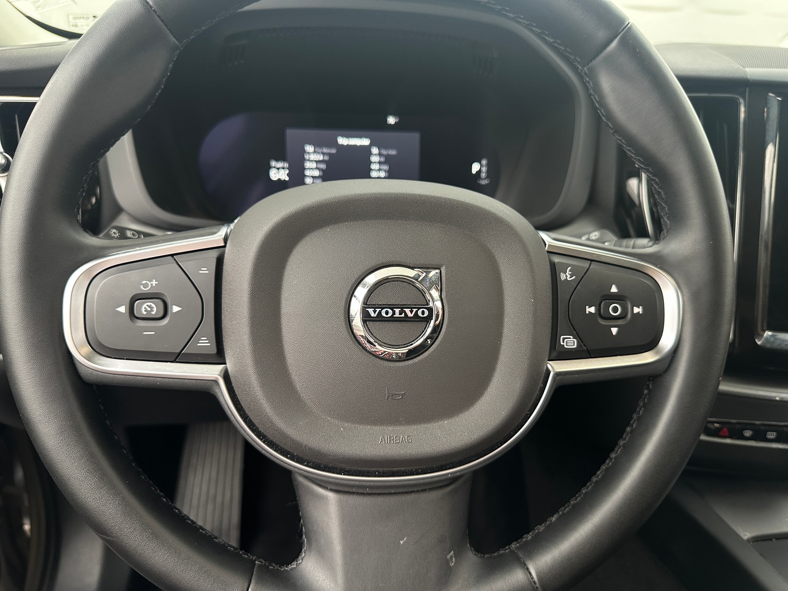 Thumbnail: 2025 Volvo XC60 - 5