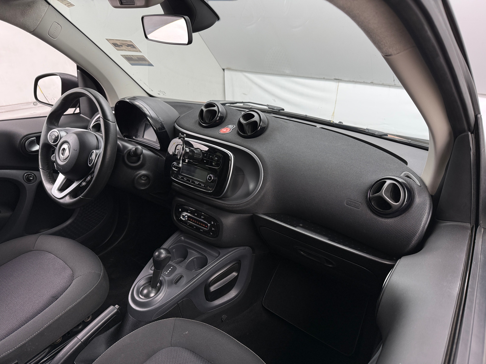 Thumbnail: 2017 smart fortwo - 3