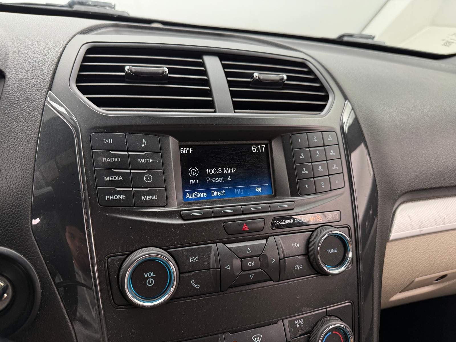 Thumbnail: 2019 Ford Explorer - 4