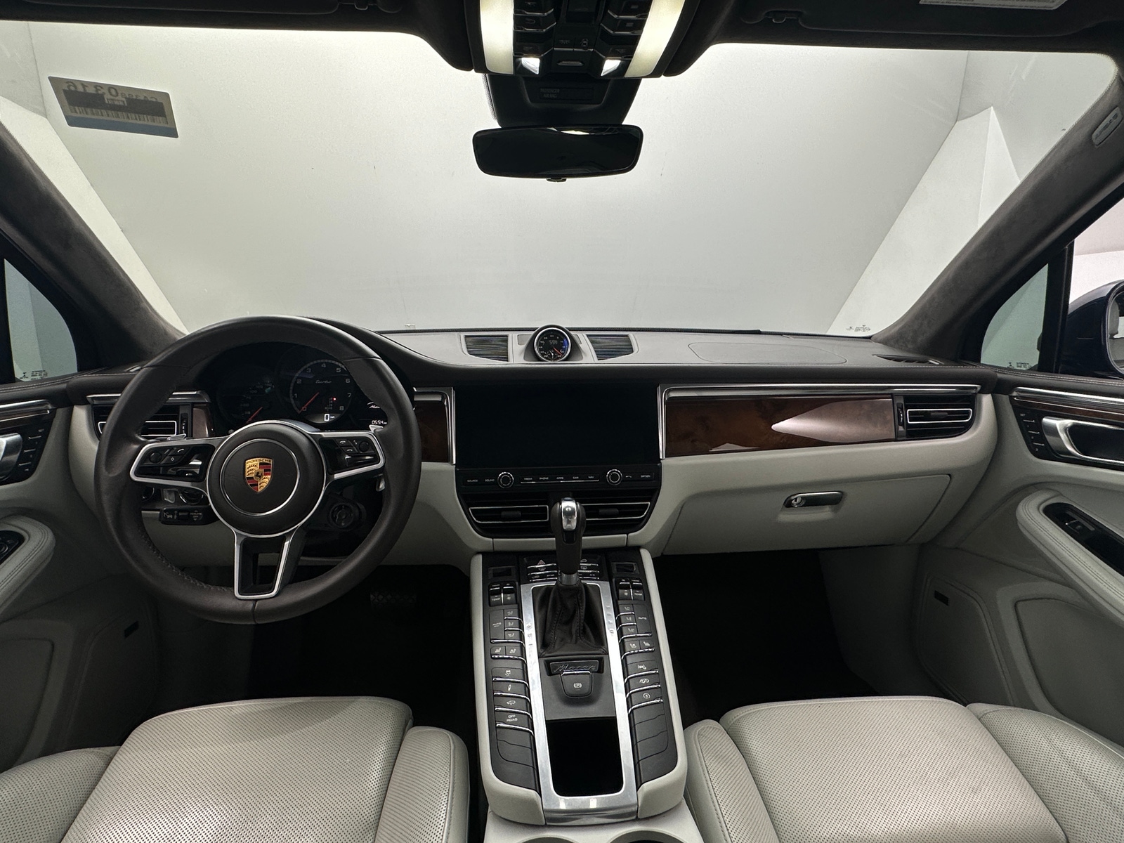 Thumbnail: 2021 Porsche Macan - 2