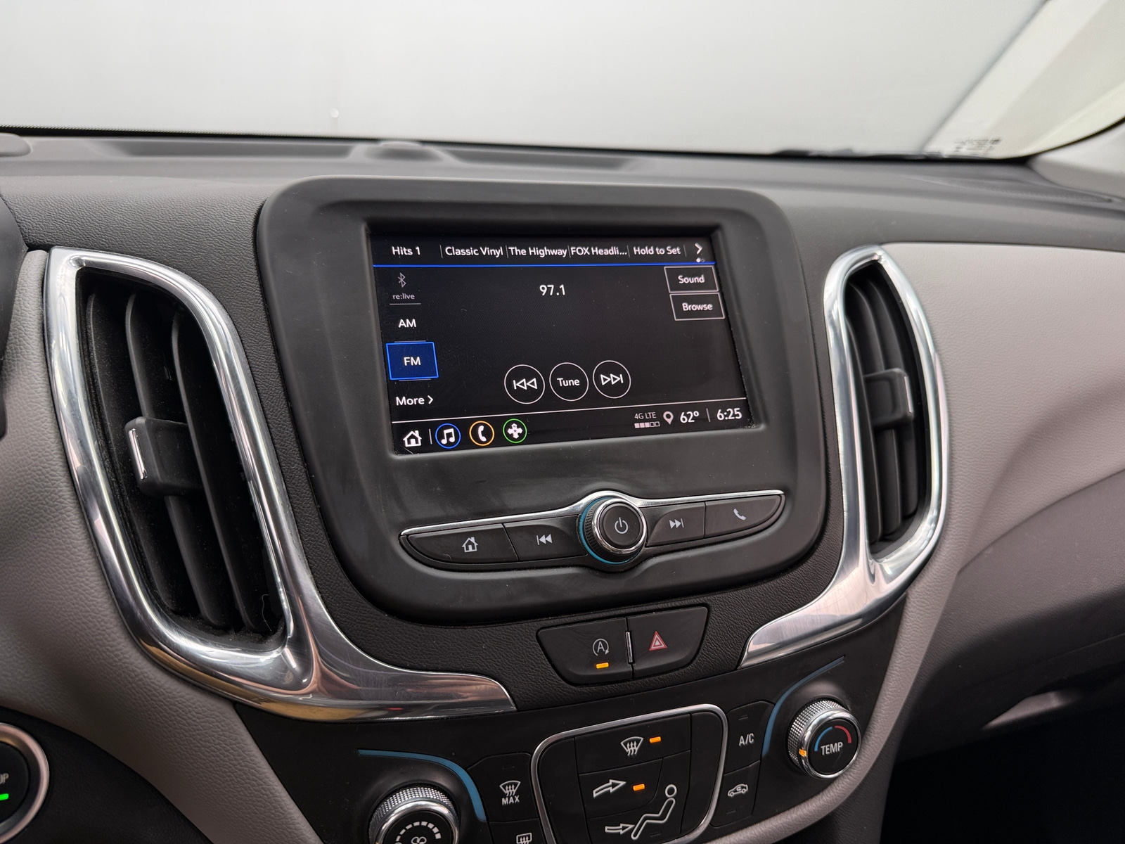 Thumbnail: 2023 Chevrolet Equinox - 4