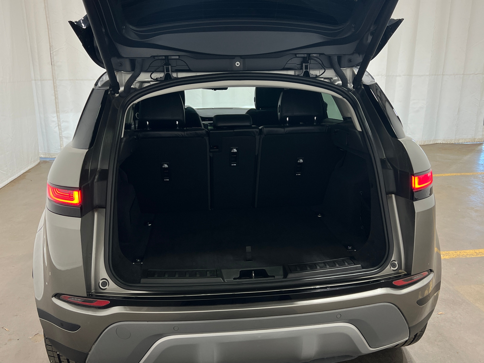 Thumbnail: 2020 Land Rover Range Rover Evoque - 6