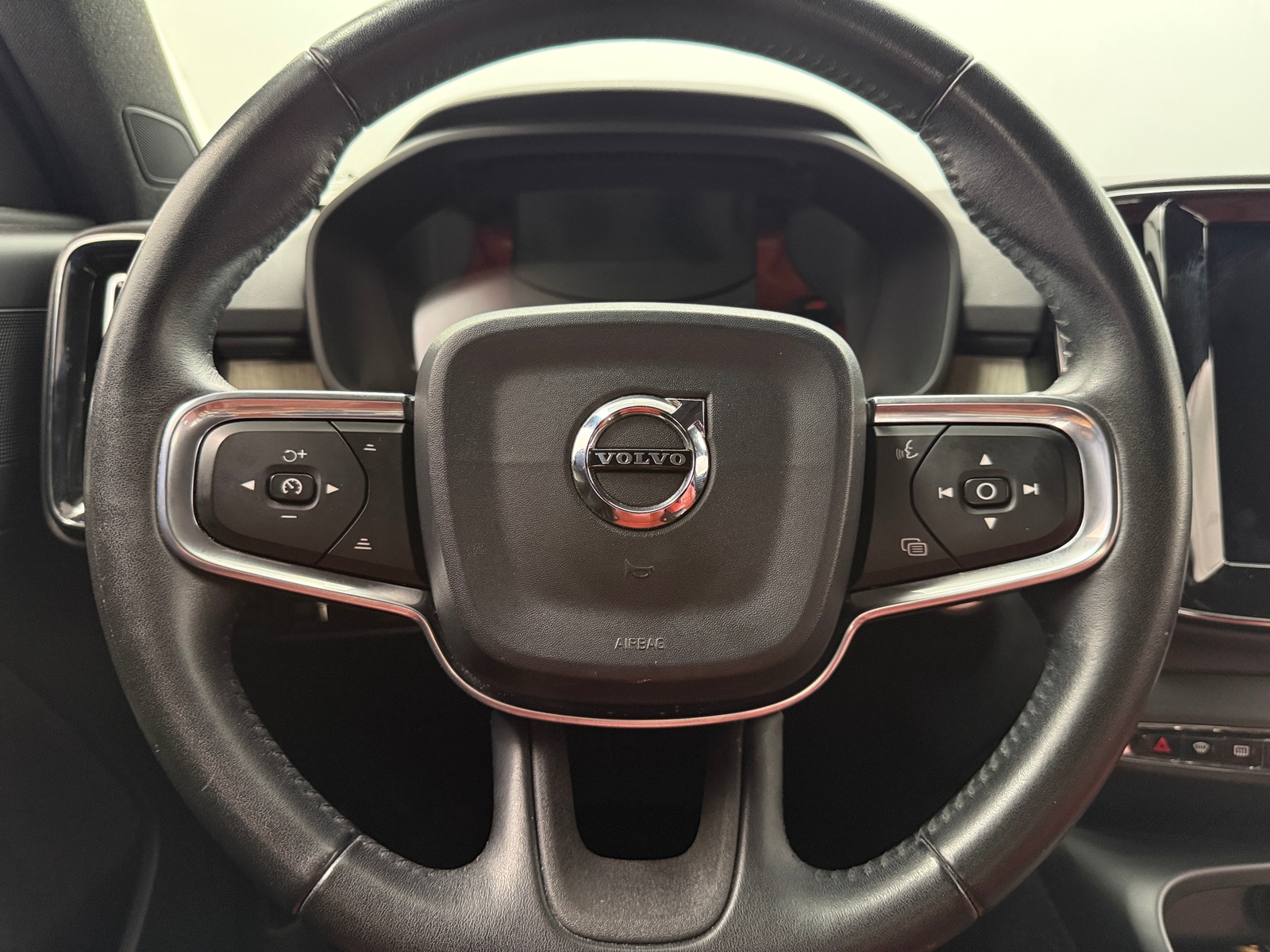 Thumbnail: 2019 Volvo XC40 - 4