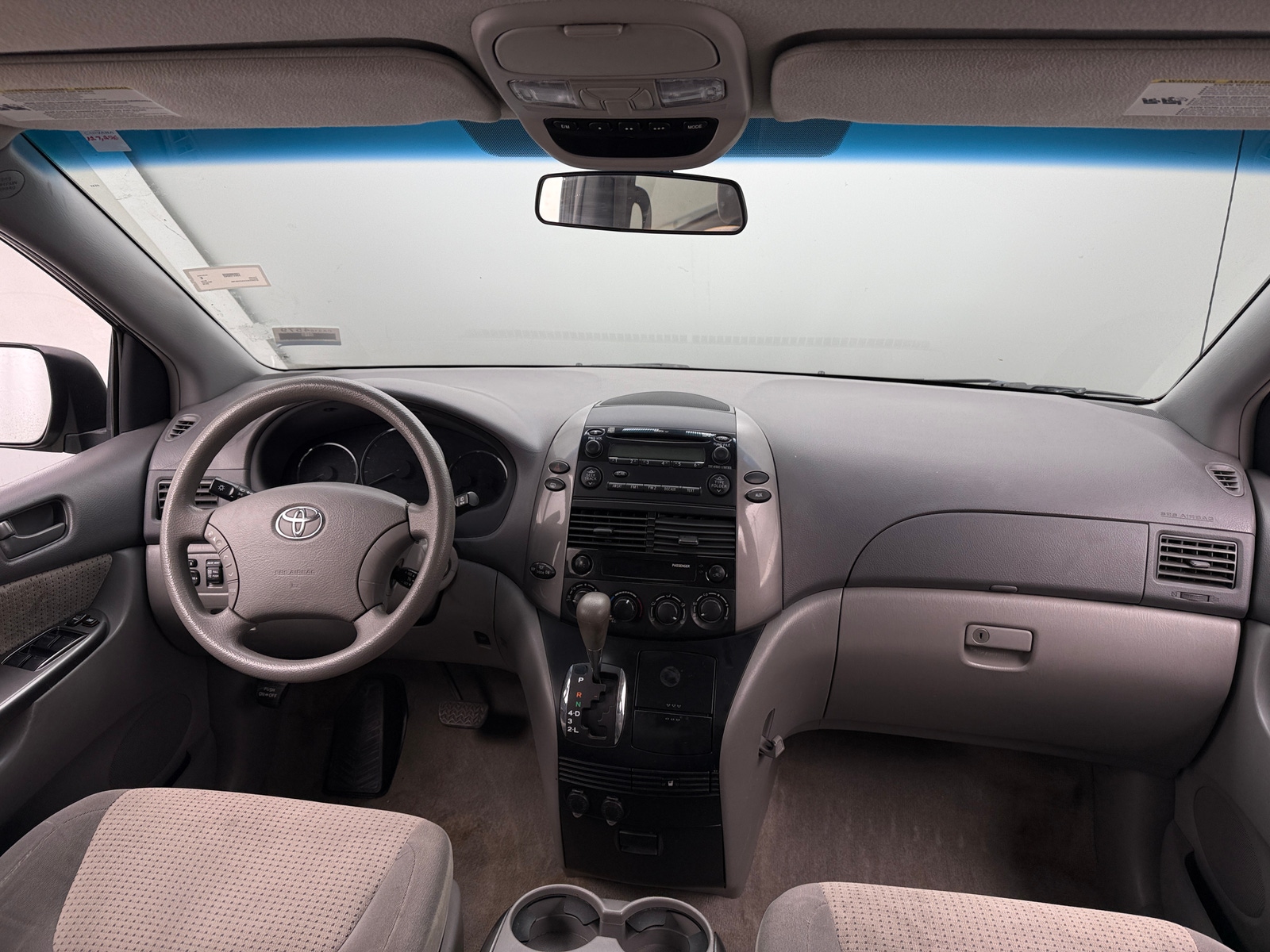 Thumbnail: 2010 Toyota Sienna - 3