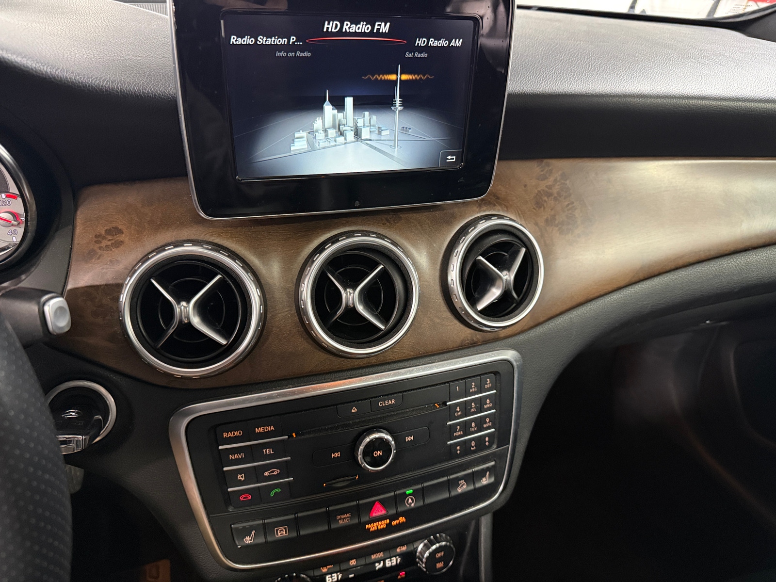 Thumbnail: 2016 Mercedes-Benz GLA - 3