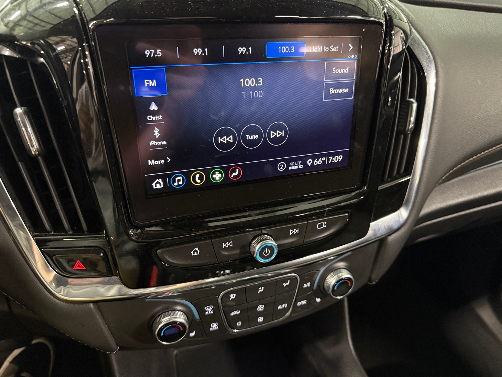 Thumbnail: 2021 Chevrolet Traverse - 4