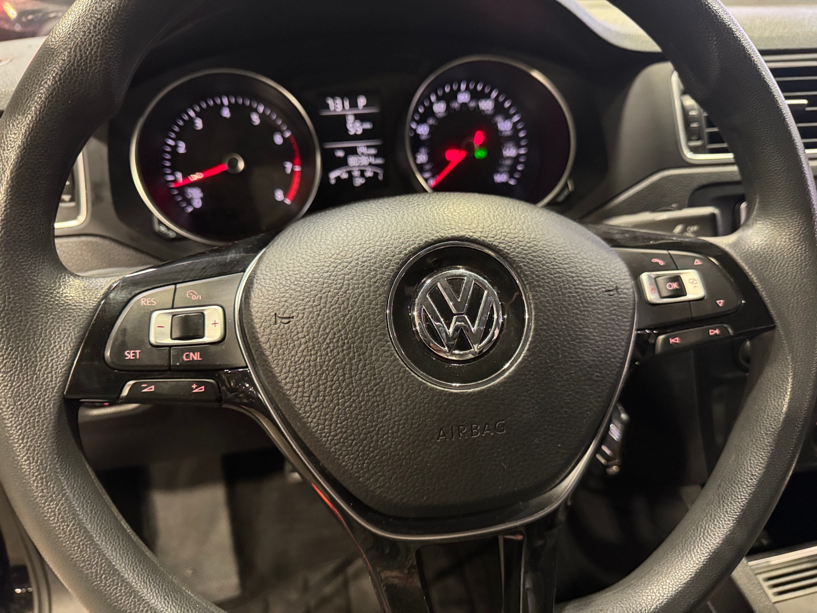Thumbnail: 2017 Volkswagen Jetta - 5