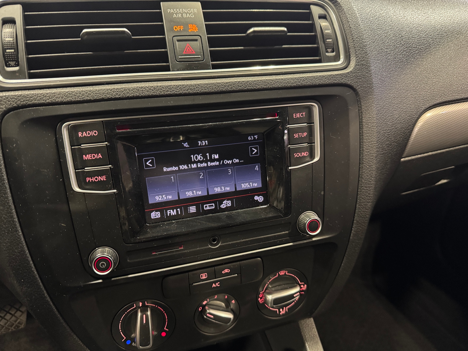Thumbnail: 2017 Volkswagen Jetta - 4