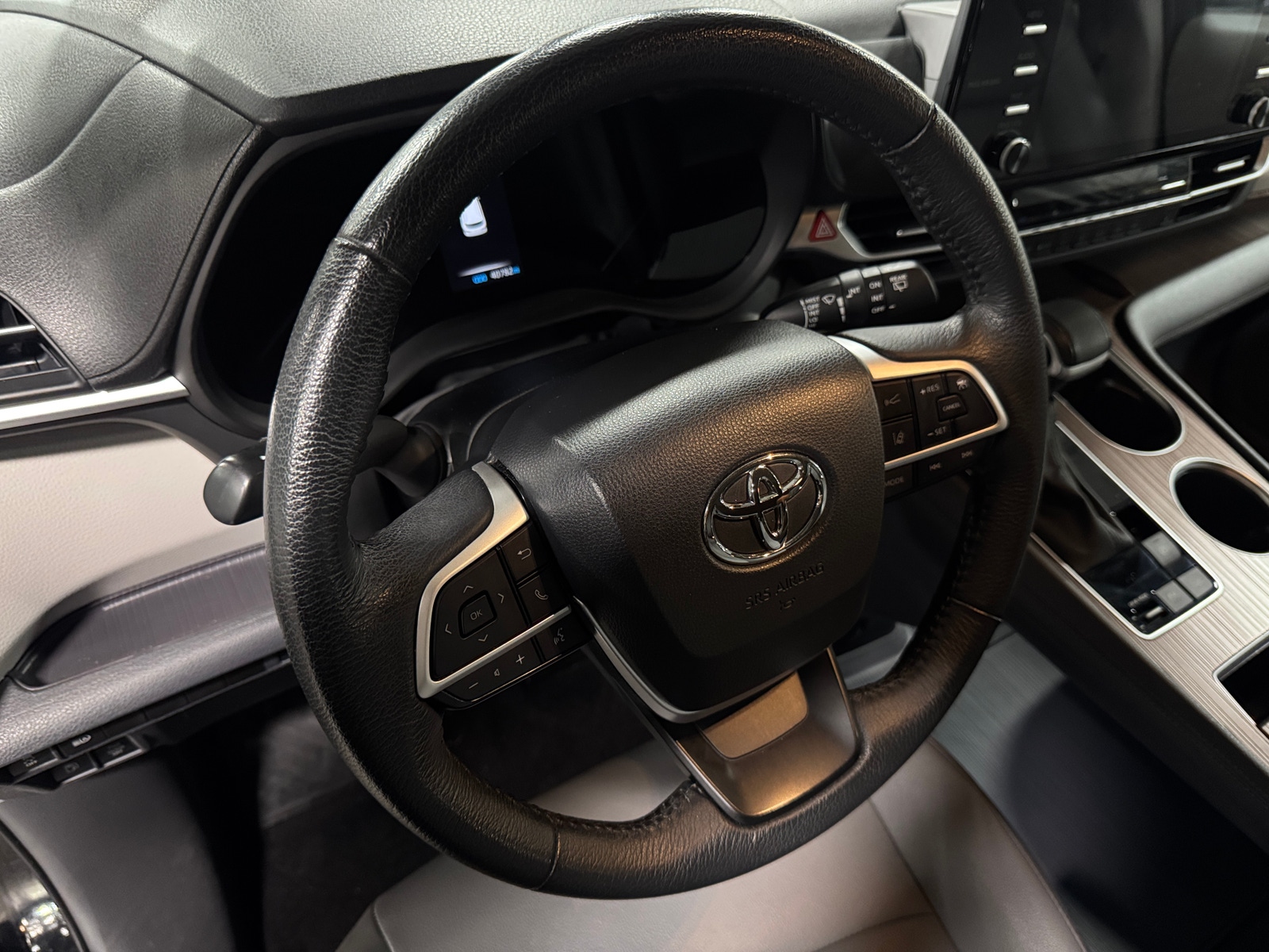 Thumbnail: 2023 Toyota Sienna - 4