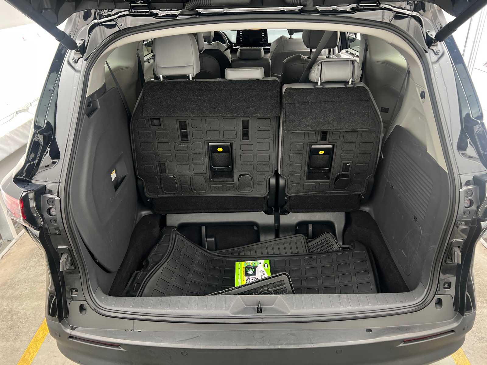 Thumbnail: 2023 Toyota Sienna - 6