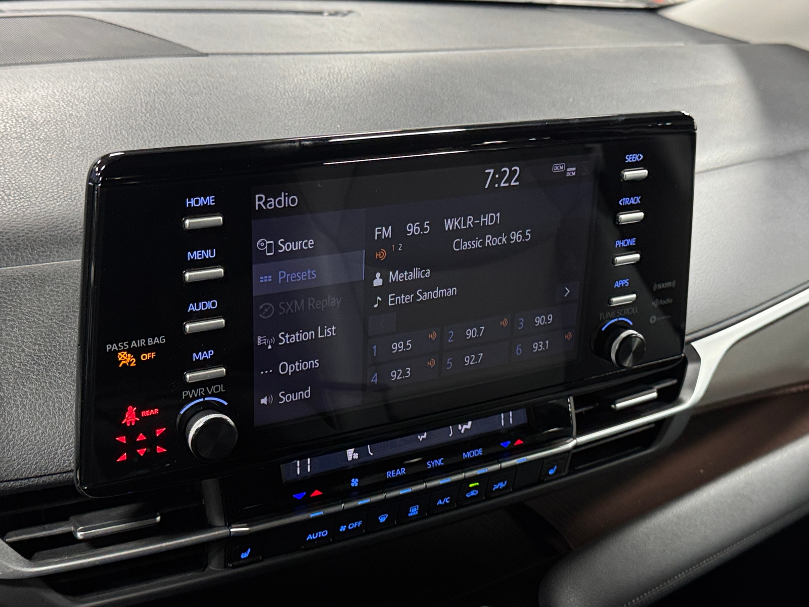 Thumbnail: 2023 Toyota Sienna - 3