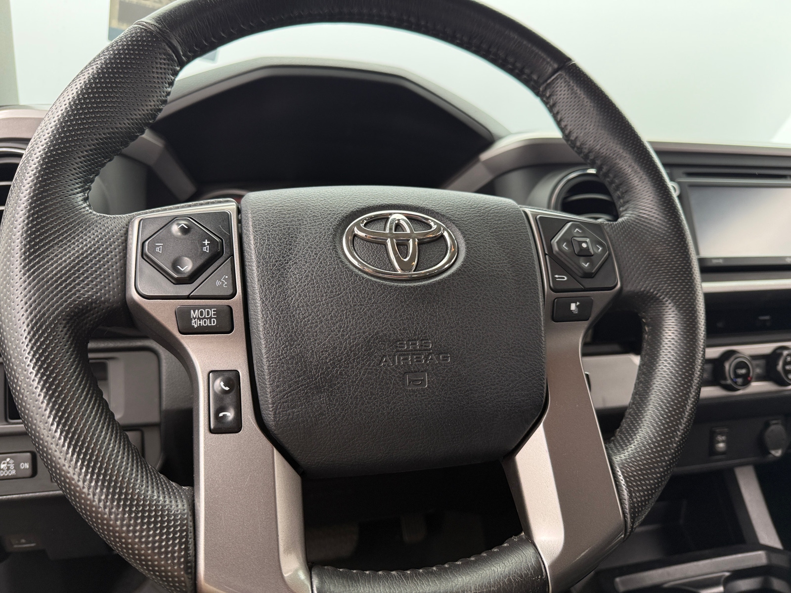 Thumbnail: 2016 Toyota Tacoma - 5