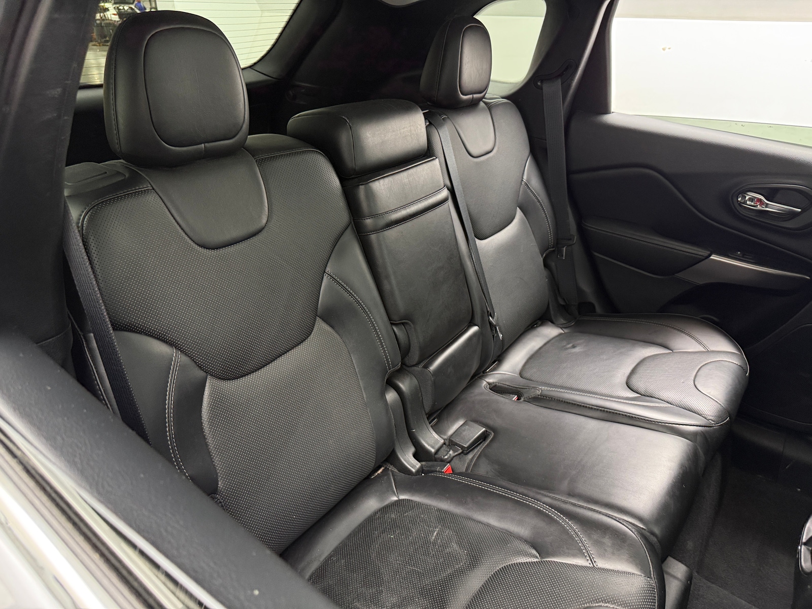 Thumbnail: 2019 Jeep Cherokee - 5