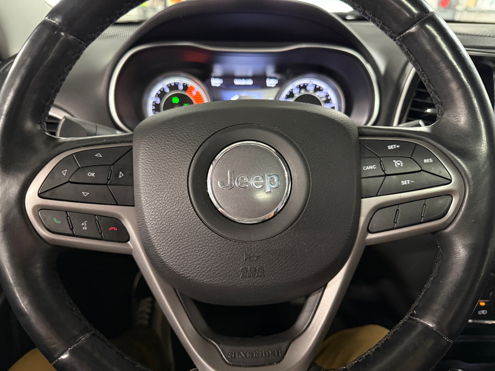 Thumbnail: 2019 Jeep Cherokee - 4